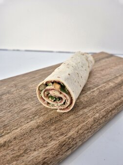 Carpaccio wrap truffel parmezaan, pijnboompitten rucola (1 stuk)